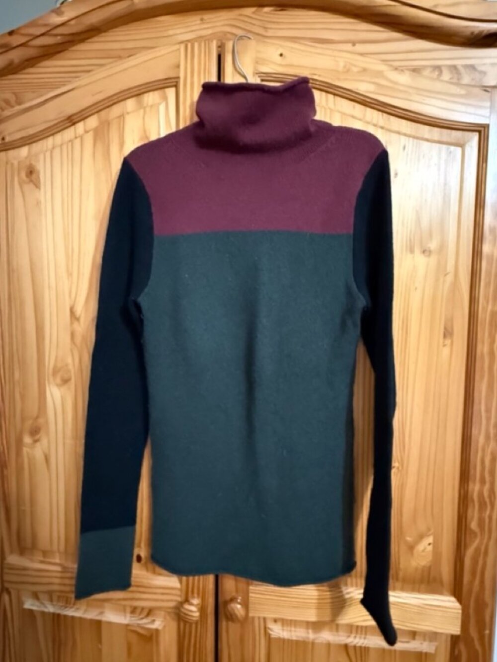 DEAR Cashmere ColorBlock Sweater -Size M